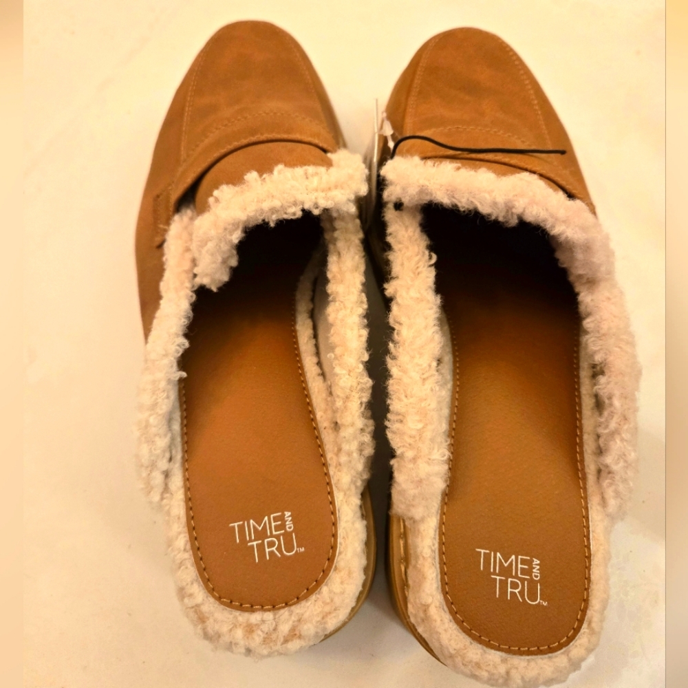 Women's Slippers.